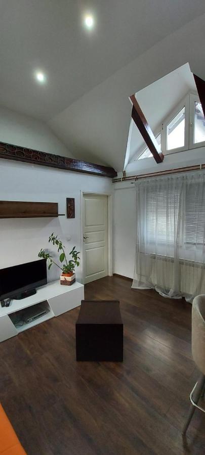 Apartments Jurasic โอกูลิน ภายนอก รูปภาพ