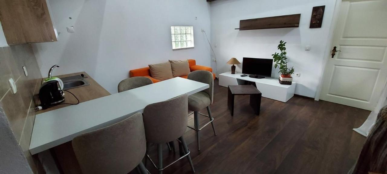 Apartments Jurasic โอกูลิน ภายนอก รูปภาพ